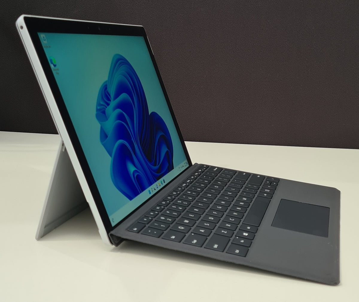 Microsoft Surface Pro 7 i5 10th Gen 8GB RAM 128GB SSD Win 11 Touch Display - Refurbished