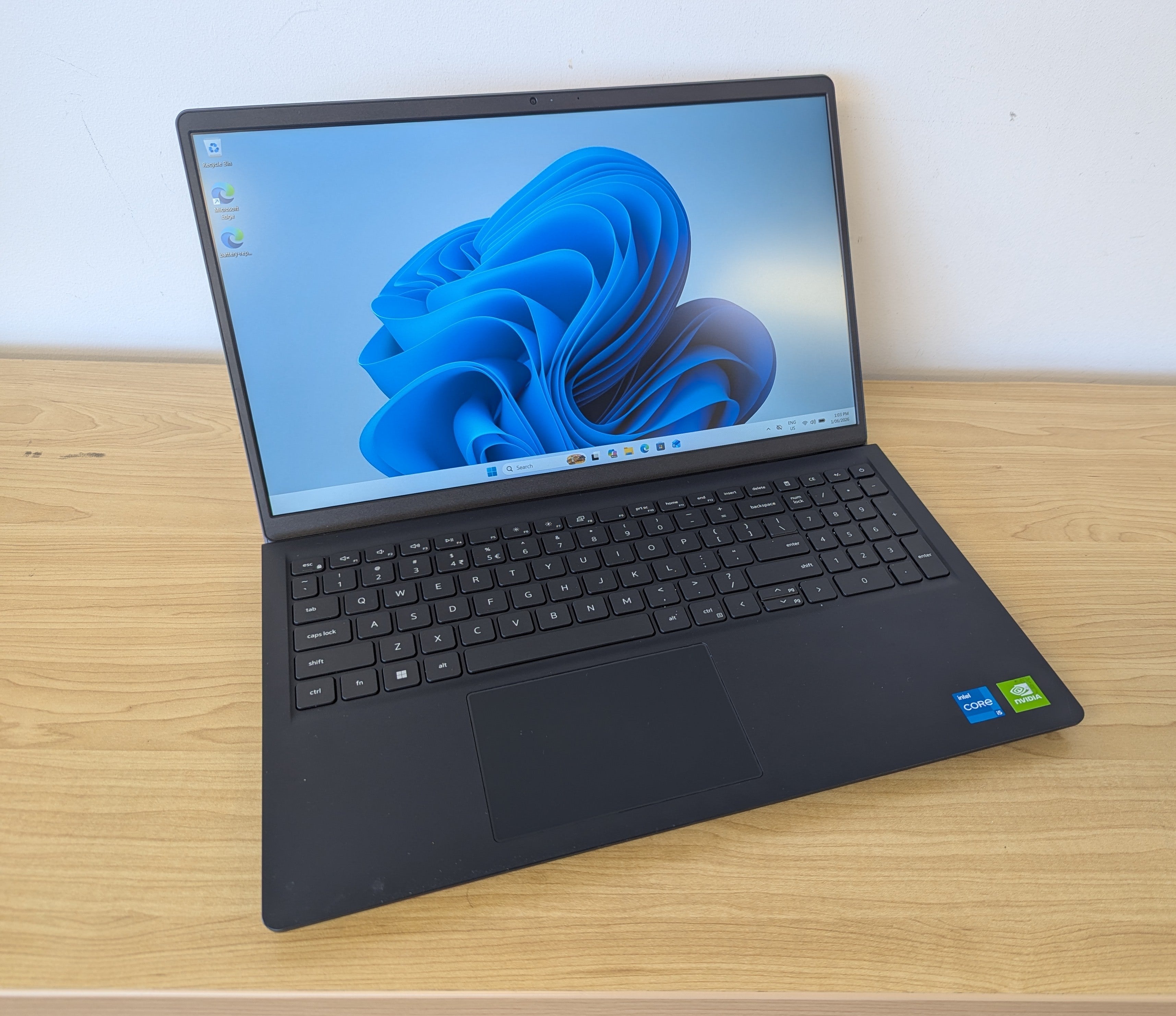 Dell Vostro 15 3510 i5 11th Gen 16GB RAM 256GB SSD WIN 11 - Refurbished