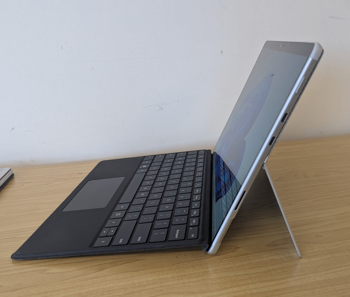 Microsoft Surface Pro 8 1982 i5 11th Gen 8GB RAM 256GB SSD Win 11 Touch Display - Refurbished