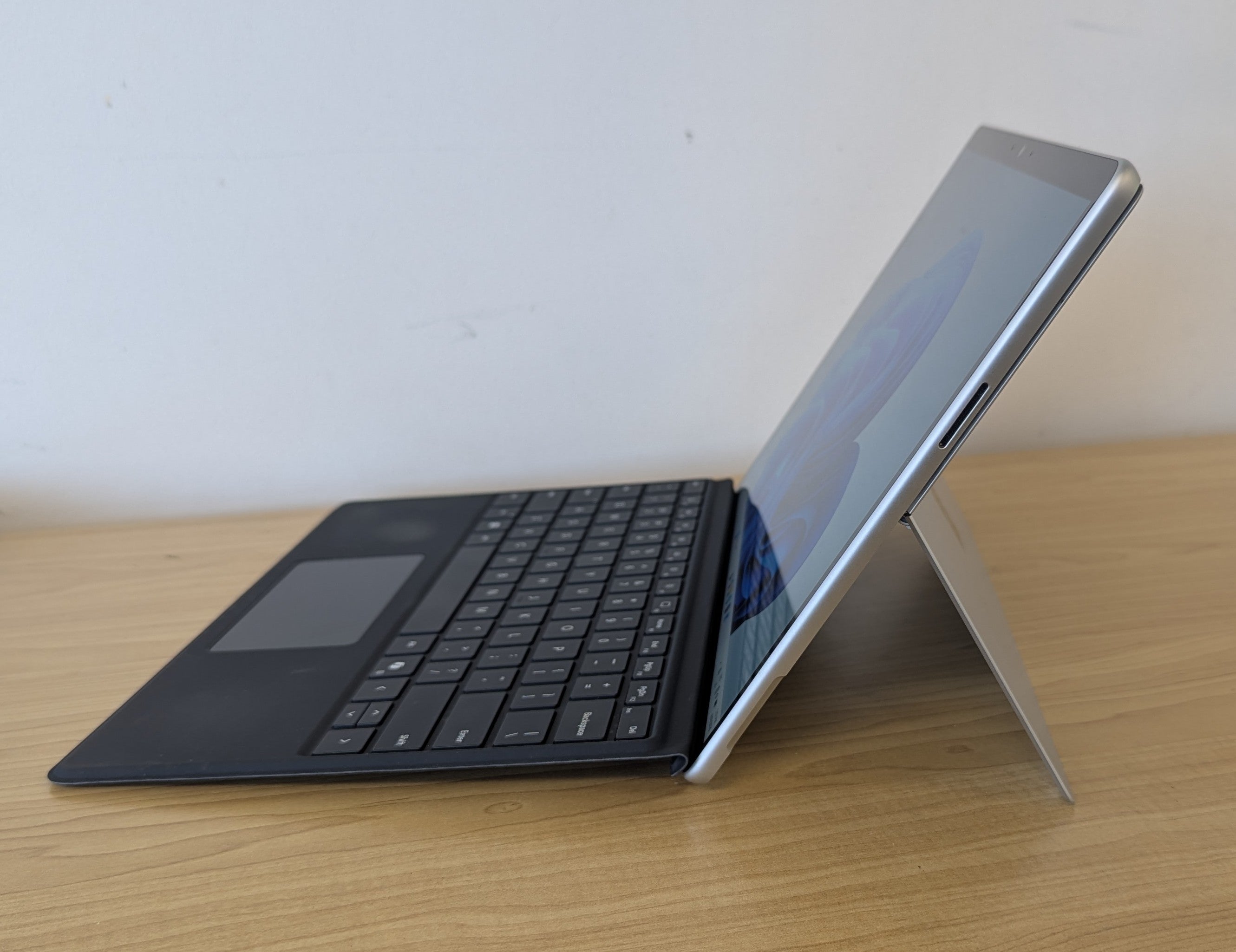 Microsoft Surface Pro 9 2038 i5 12th Gen 8GB RAM 256GB SSD Win 11 Touch Display - Refurbished