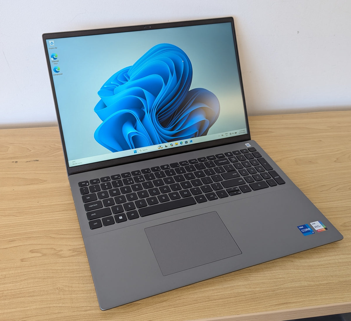 Dell Vostro 5620 i7 12th Gen 32GB RAM 512GB SSD Win 11 - Refurbished