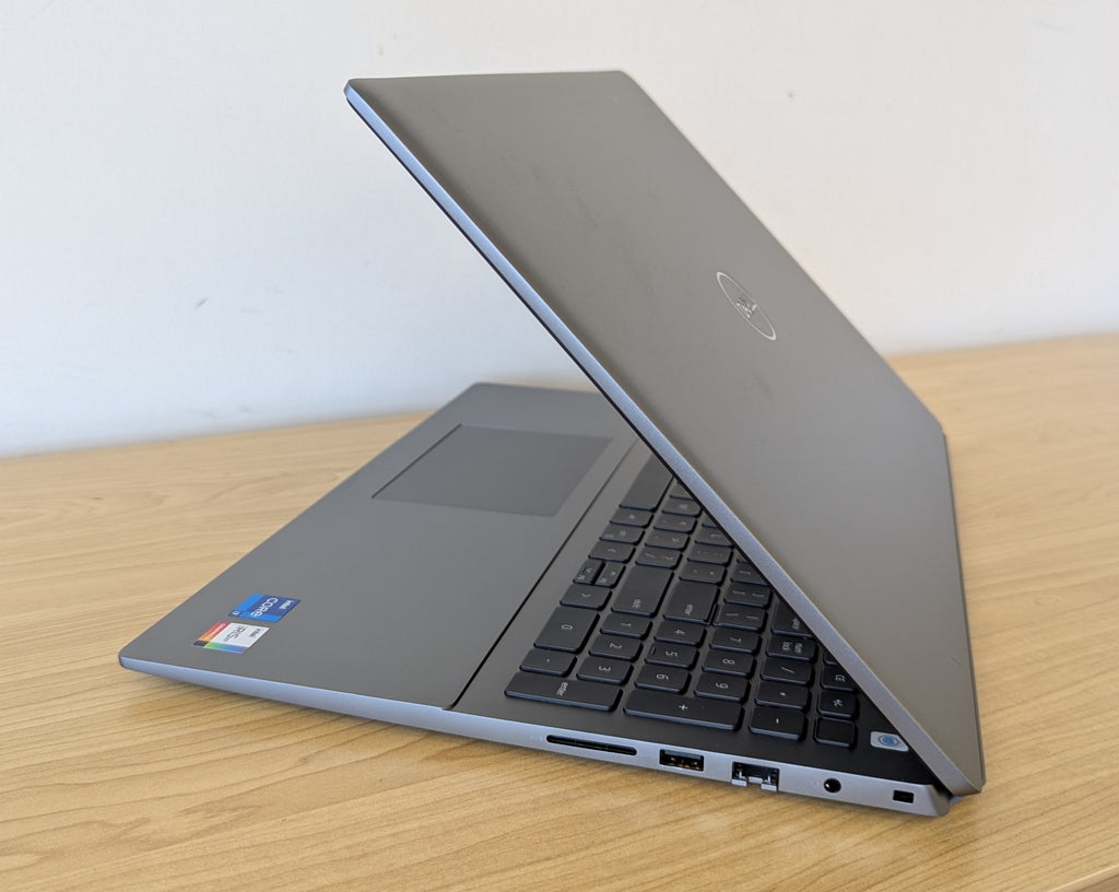 Dell Vostro 5620 i7 12th Gen 32GB RAM 512GB SSD Win 11 - Refurbished