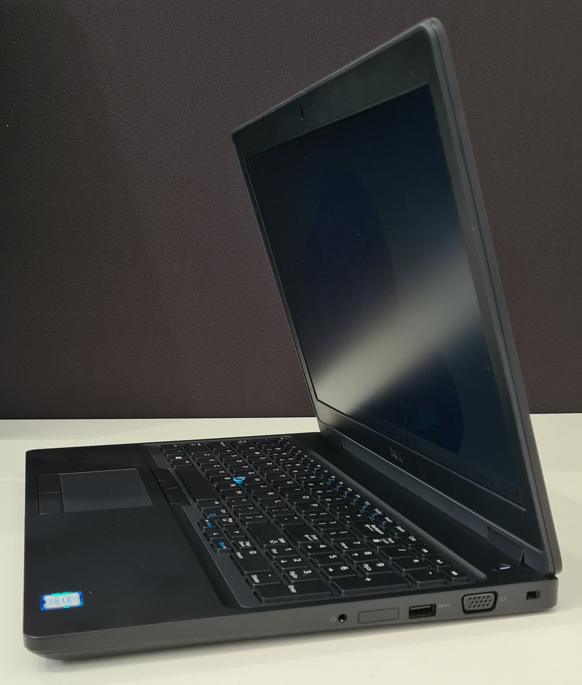 Dell Latitude 5590 i7 8th Gen 16GB RAM 512GB SSD Win 11 - Refurbished